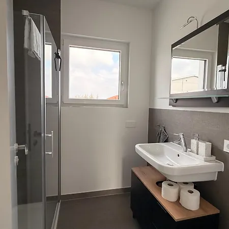 Luxus - 240m2-sauna-kamin-4 Schlafzimmer-2 Baeder 펜션