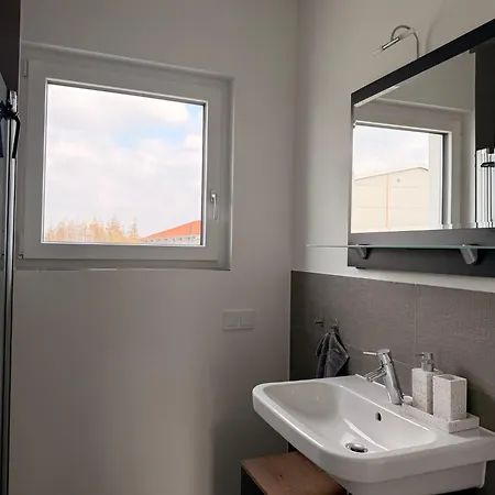 펜션 Luxus - 240m2-sauna-kamin-4 Schlafzimmer-2 Baeder