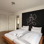 Luxus - 240m2-sauna-kamin-4 Schlafzimmer-2 Baeder
