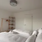 Luxus - 240m2-sauna-kamin-4 Schlafzimmer-2 Baeder Prázdninový dům