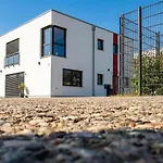 Luxus - 240m2-sauna-kamin-4 Schlafzimmer-2 Baeder